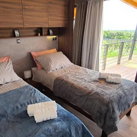 Collis Winery - Family & Friends - Mobilhome Rovinj