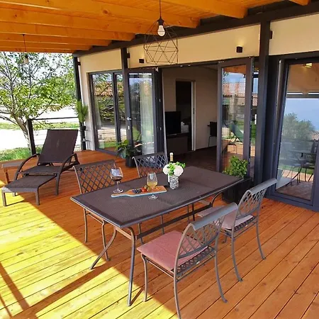 Collis Winery - Family & Friends - Mobilhome