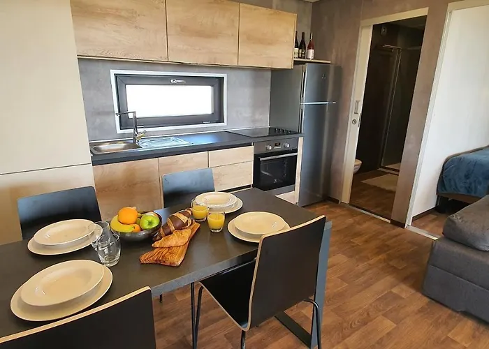 Collis Winery - Family & Friends - Mobilhome *