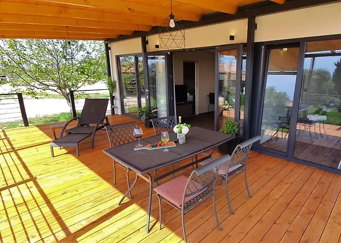 Collis Winery - Family & Friends - Mobilhome